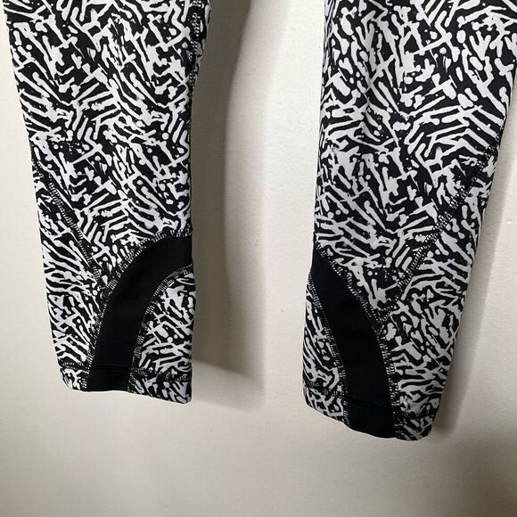 Lululemon Run Inspire Crop Leggings - Picture 3 of 5